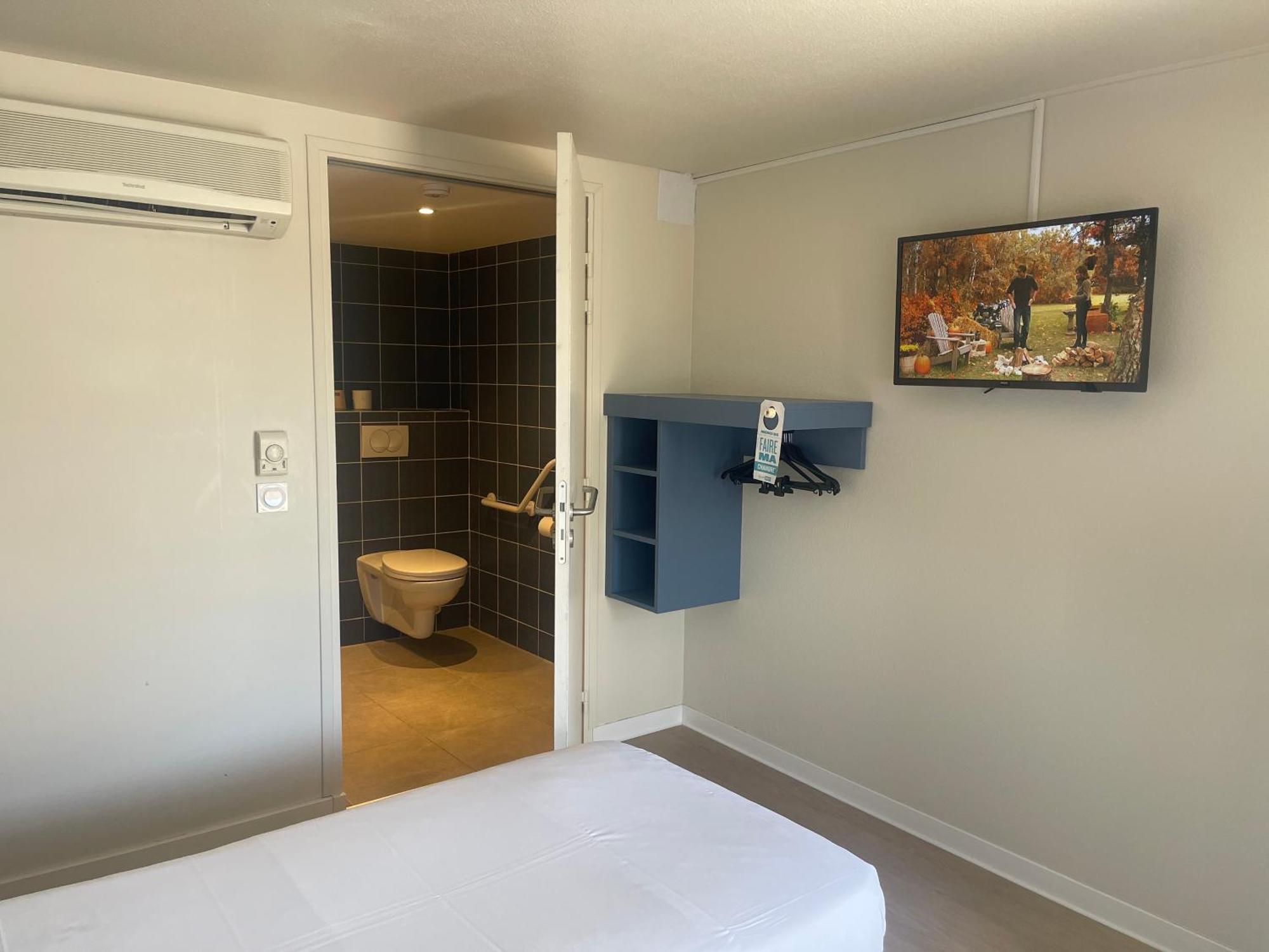 Kyriad Direct Montpellier St Jean De Vedas - La Peyriere Сен-Жан-де-Веда Экстерьер фото
